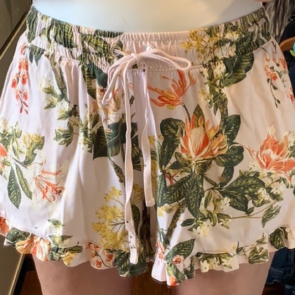 H&M Pants - Hawaiian Jersey Shorts Ruffle / Elastic / Tie